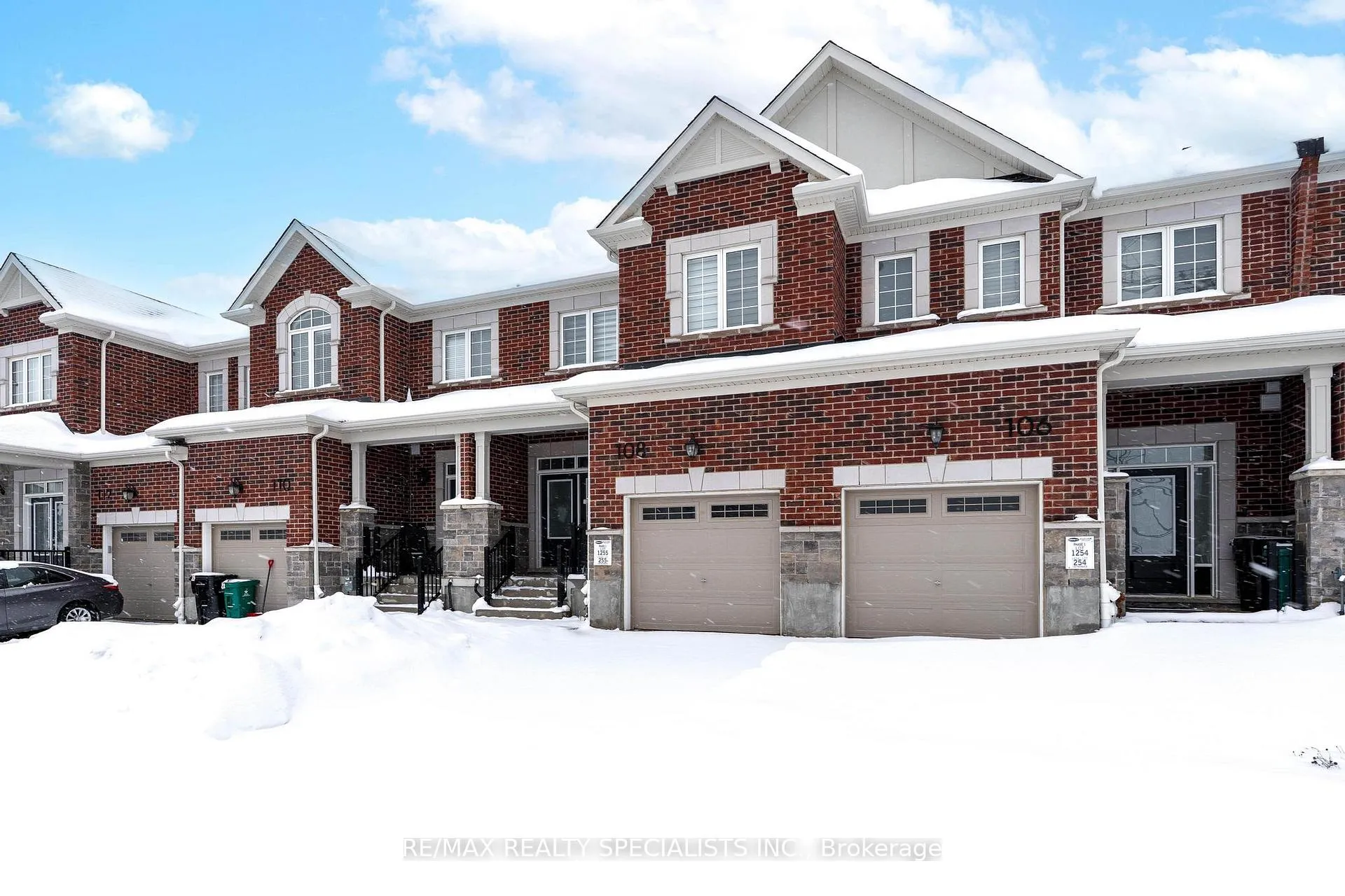 Photo 2 of 108 Forestwalk Street, Kitchener — HOMEH