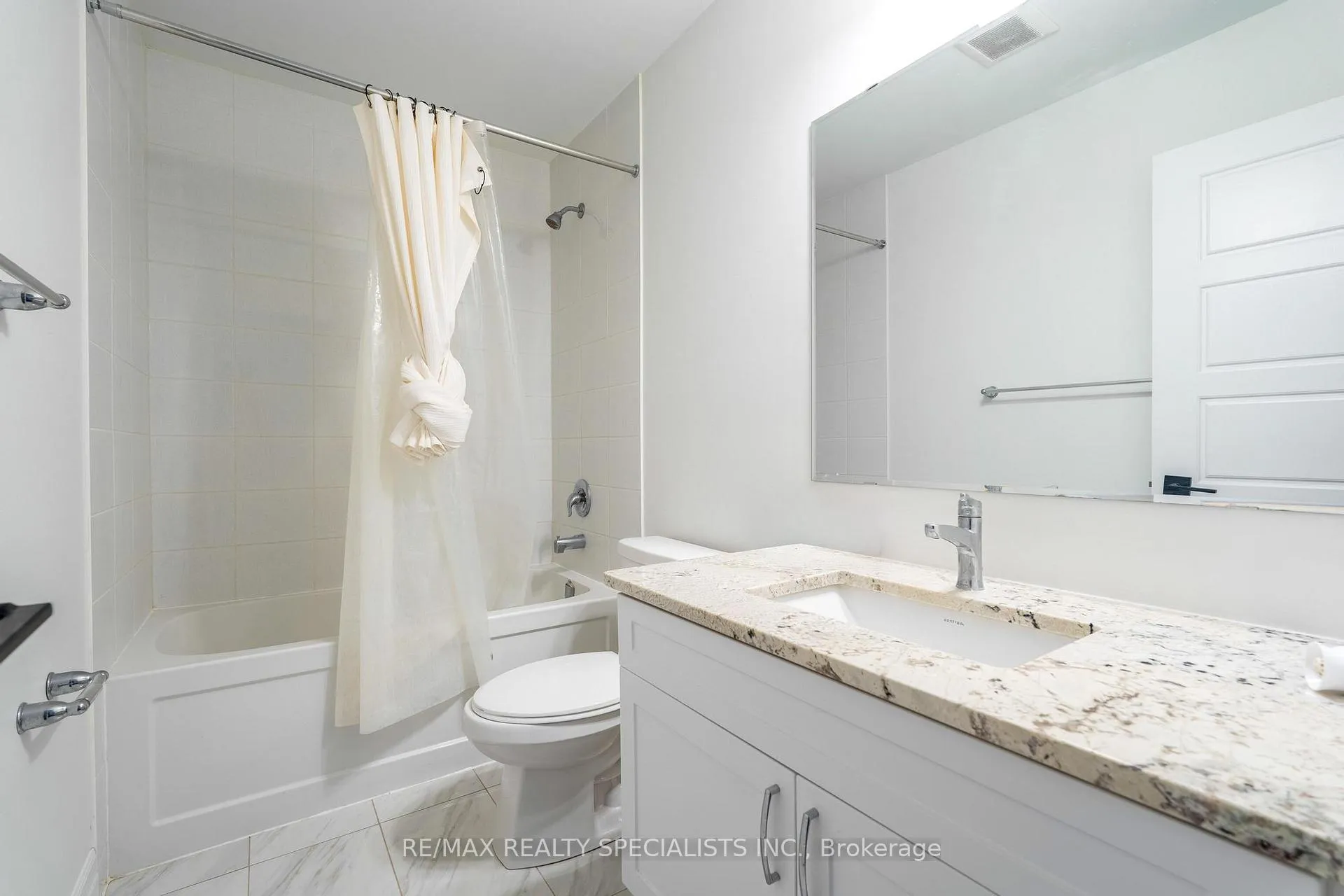 Photo 17 of 108 Forestwalk Street, Kitchener — HOMEH
