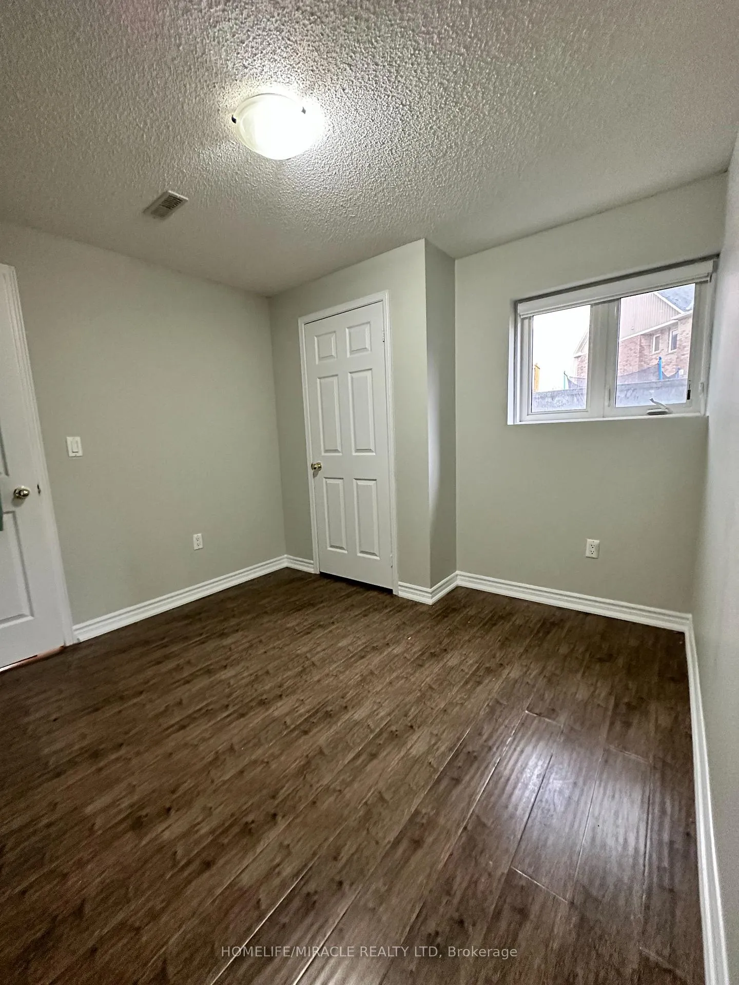 Photo 8 of 350 Kincardine Terrace, Milton, Scott — HOMEH