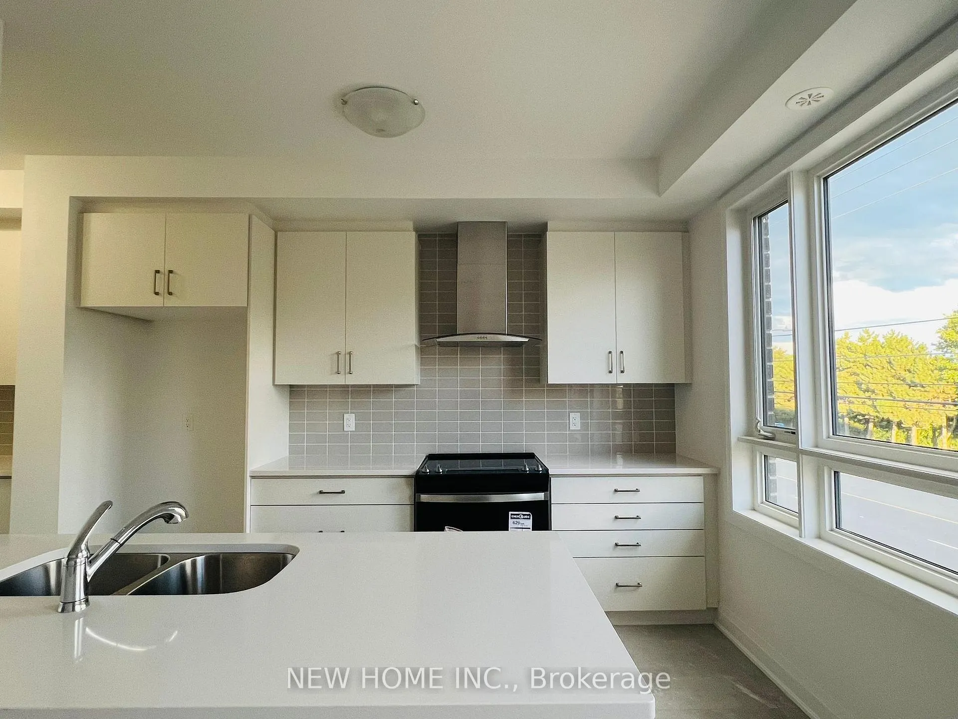 Photo 2 of 50 Carole Bell Way, Markham, Wismer — HOMEH