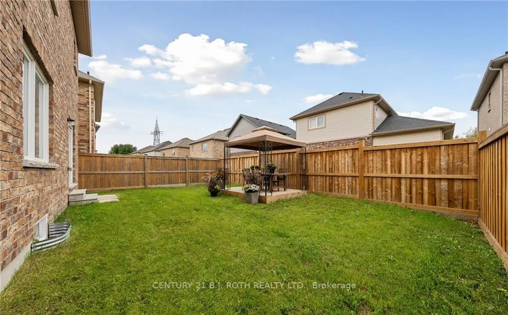 Photo 3 of 67 Megan Crescent, Barrie, 400 West — HOMEH