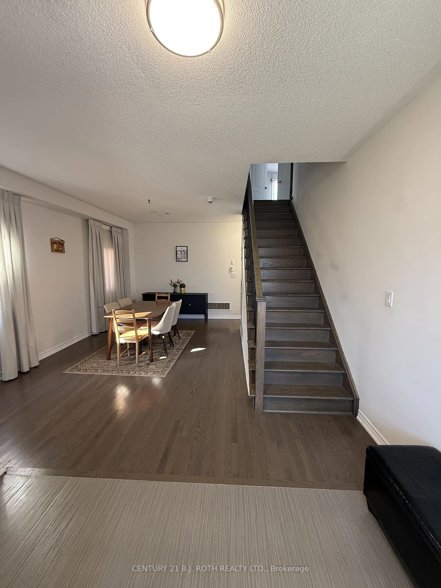 Photo 4 of 67 Megan Crescent, Barrie, 400 West — HOMEH