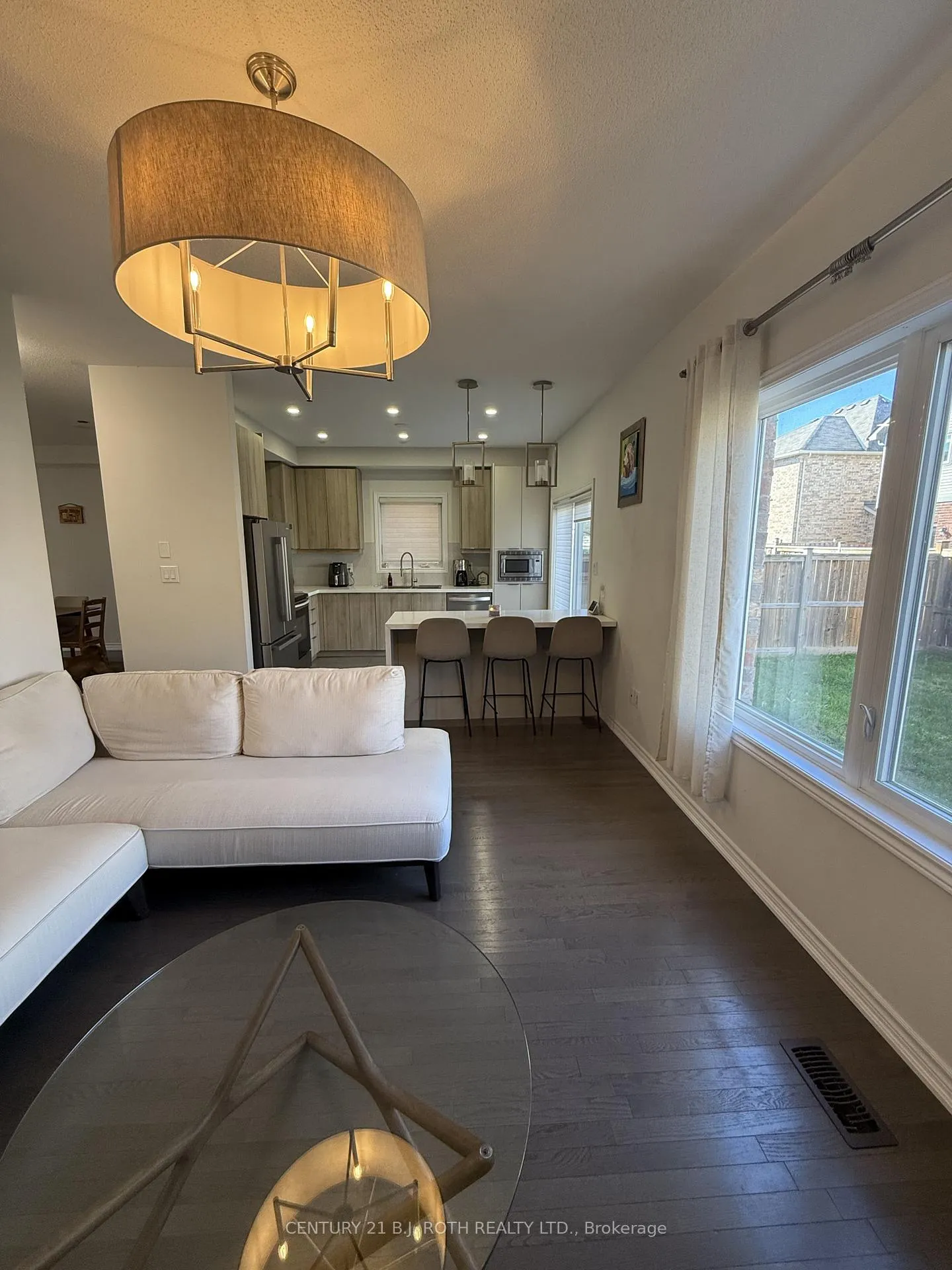 Photo 6 of 67 Megan Crescent, Barrie, 400 West — HOMEH