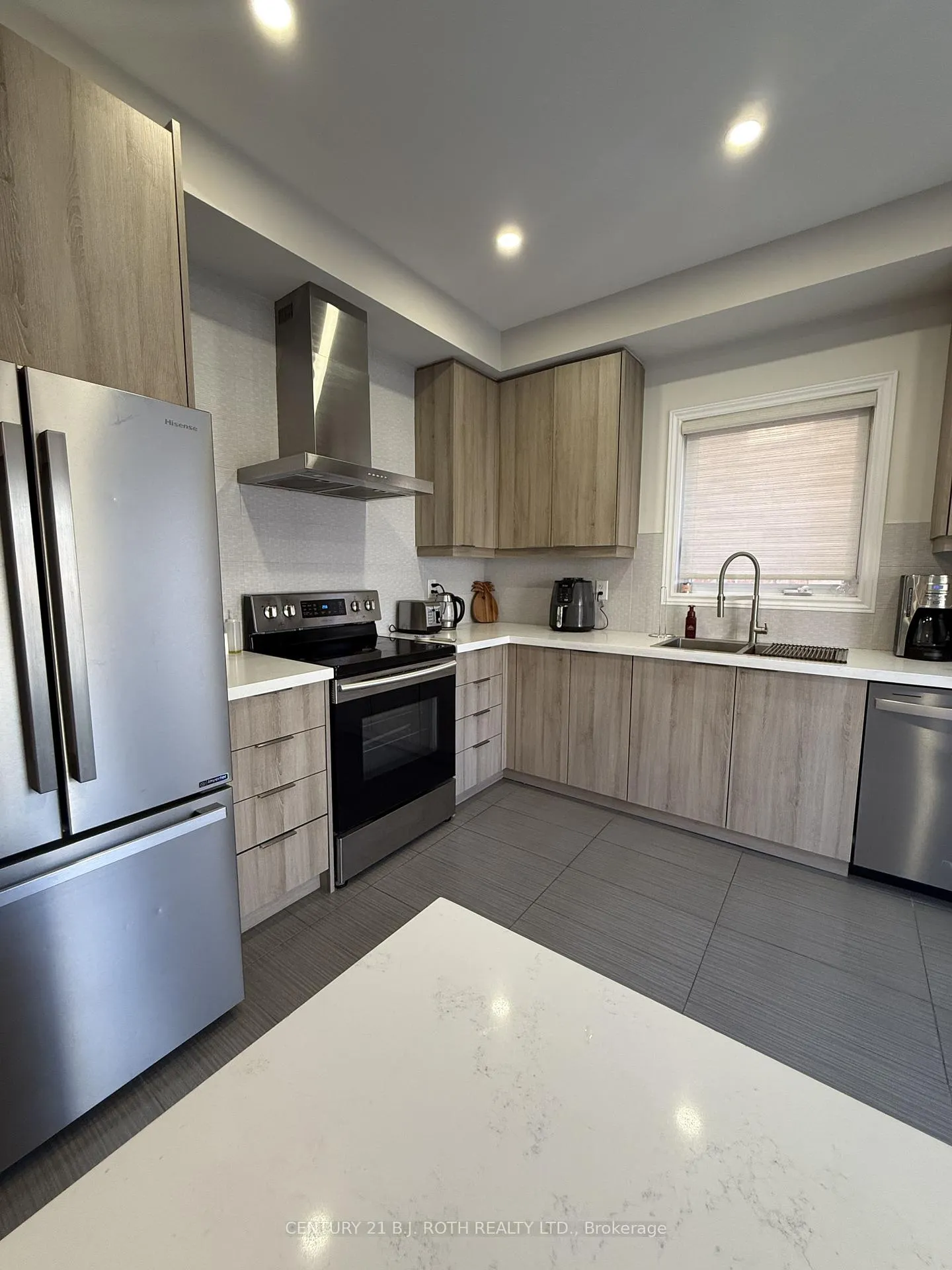 Photo 8 of 67 Megan Crescent, Barrie, 400 West — HOMEH