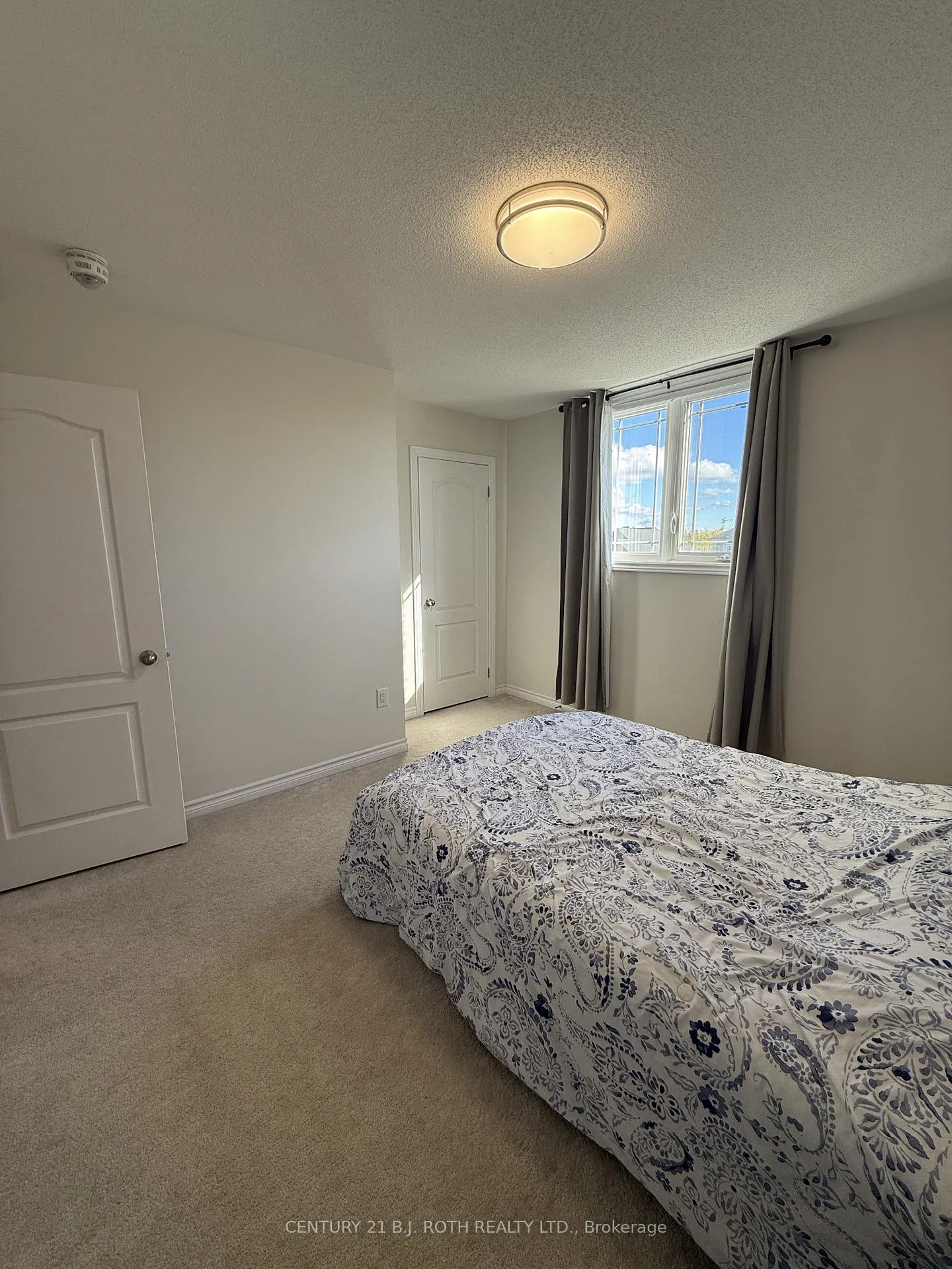 Photo 16 of 67 Megan Crescent, Barrie, 400 West — HOMEH