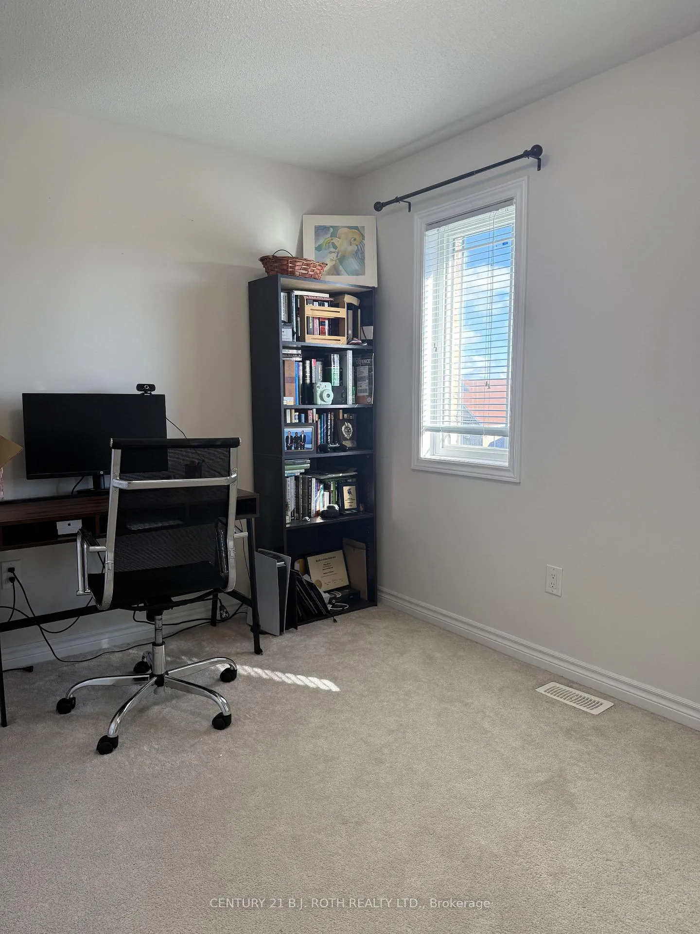 Photo 18 of 67 Megan Crescent, Barrie, 400 West — HOMEH