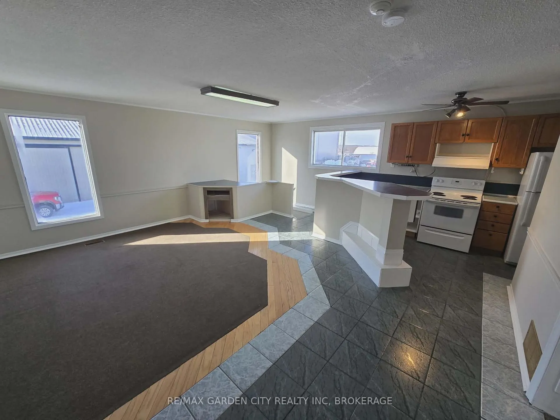 Photo 1 of Unit upper back, 215 Roberts Road, Grimsby, Grimsby West — HOMEH