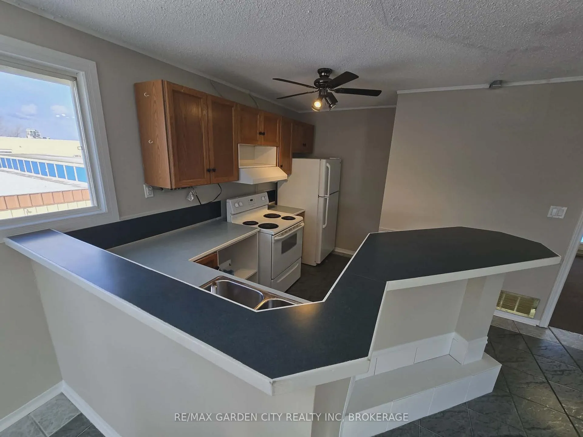 Photo 2 of Unit upper back, 215 Roberts Road, Grimsby, Grimsby West — HOMEH