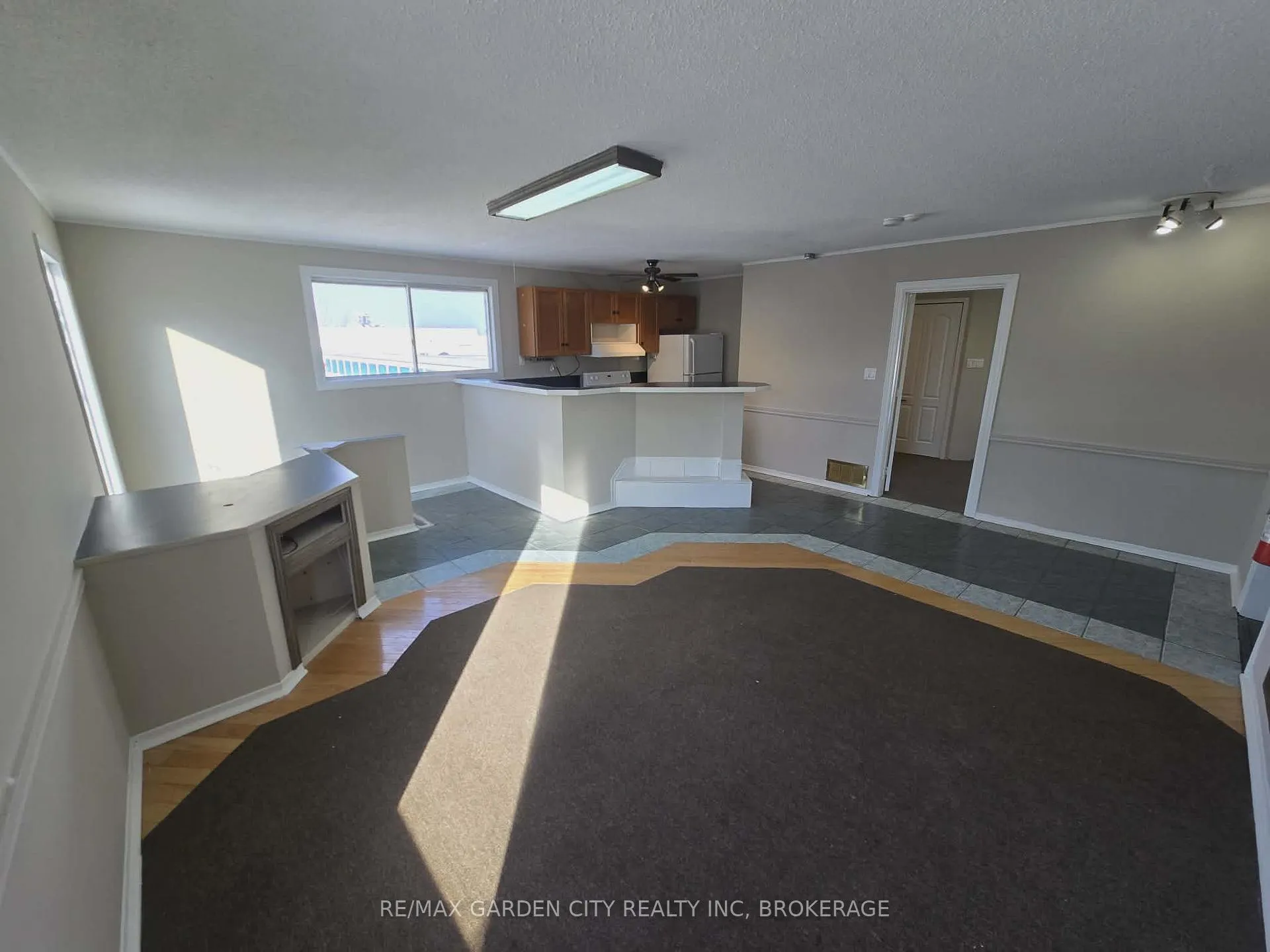 Photo 3 of Unit upper back, 215 Roberts Road, Grimsby, Grimsby West — HOMEH