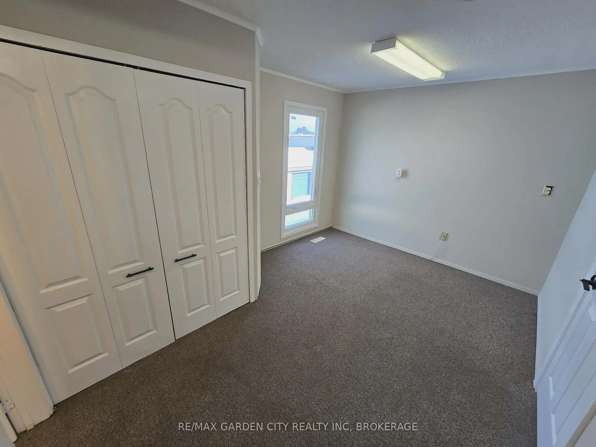 Photo 4 of Unit upper back, 215 Roberts Road, Grimsby, Grimsby West — HOMEH