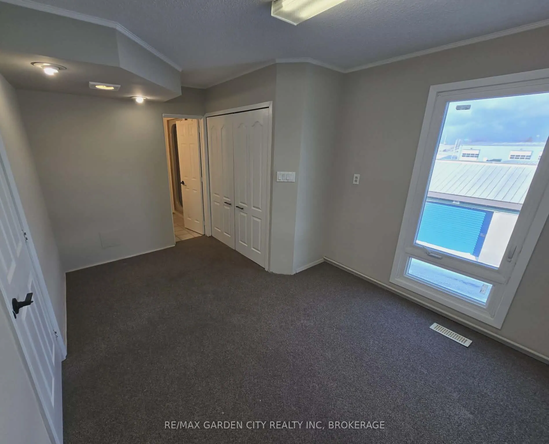 Photo 5 of Unit upper back, 215 Roberts Road, Grimsby, Grimsby West — HOMEH