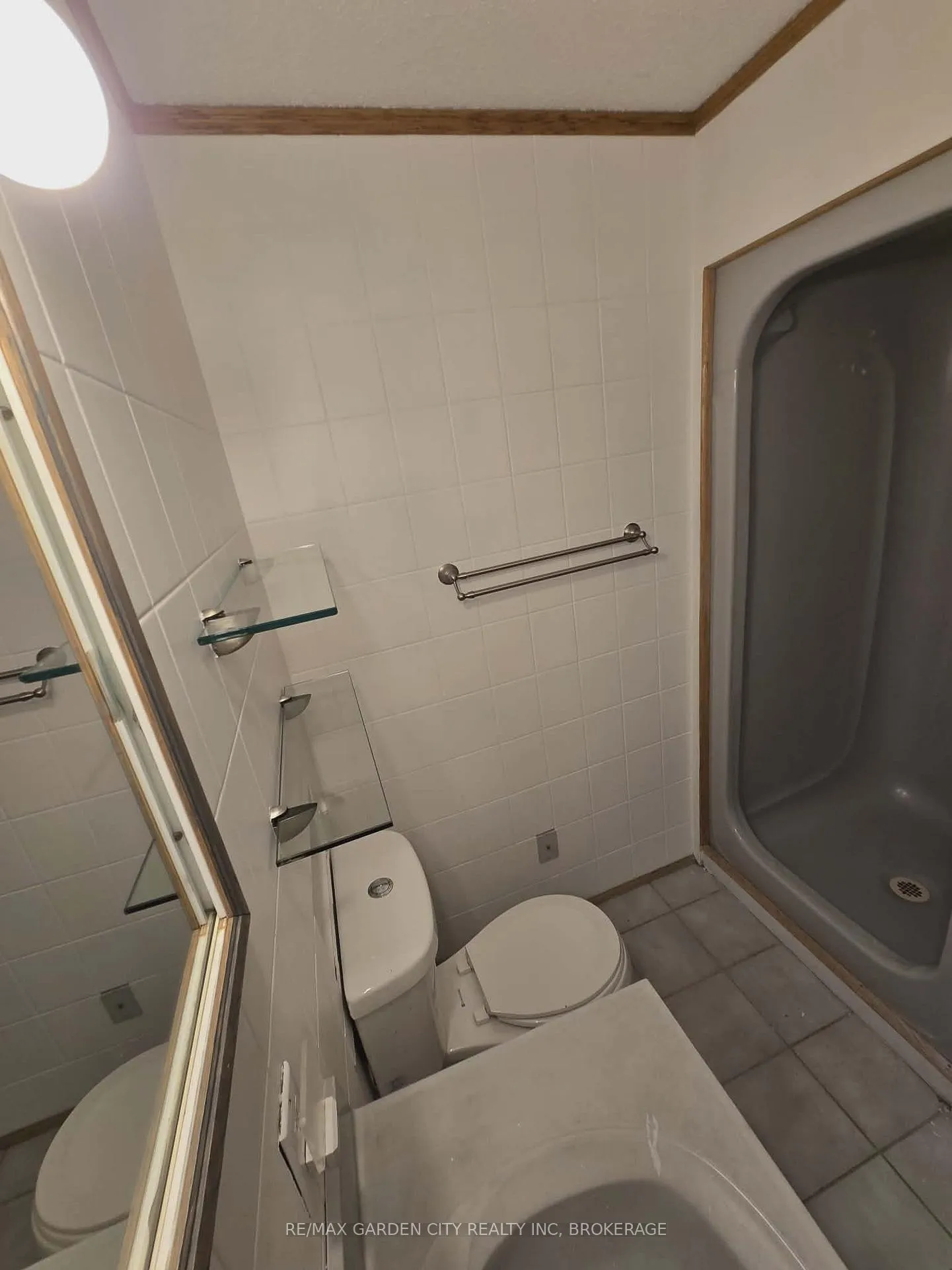Photo 6 of Unit upper back, 215 Roberts Road, Grimsby, Grimsby West — HOMEH