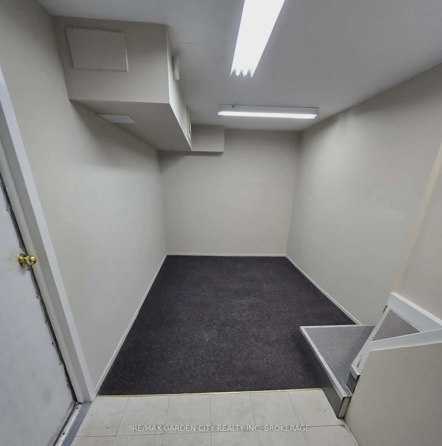 Photo 7 of Unit upper back, 215 Roberts Road, Grimsby, Grimsby West — HOMEH