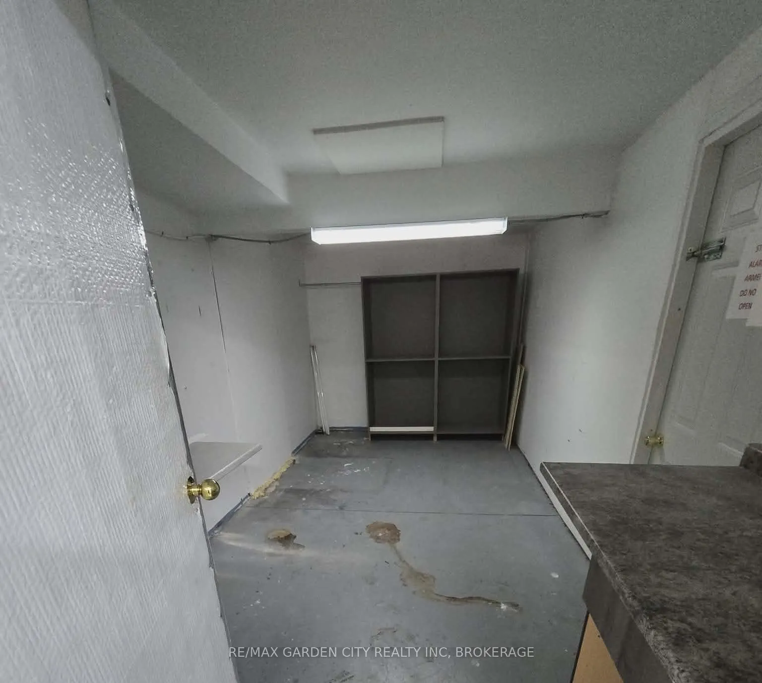 Photo 8 of Unit upper back, 215 Roberts Road, Grimsby, Grimsby West — HOMEH