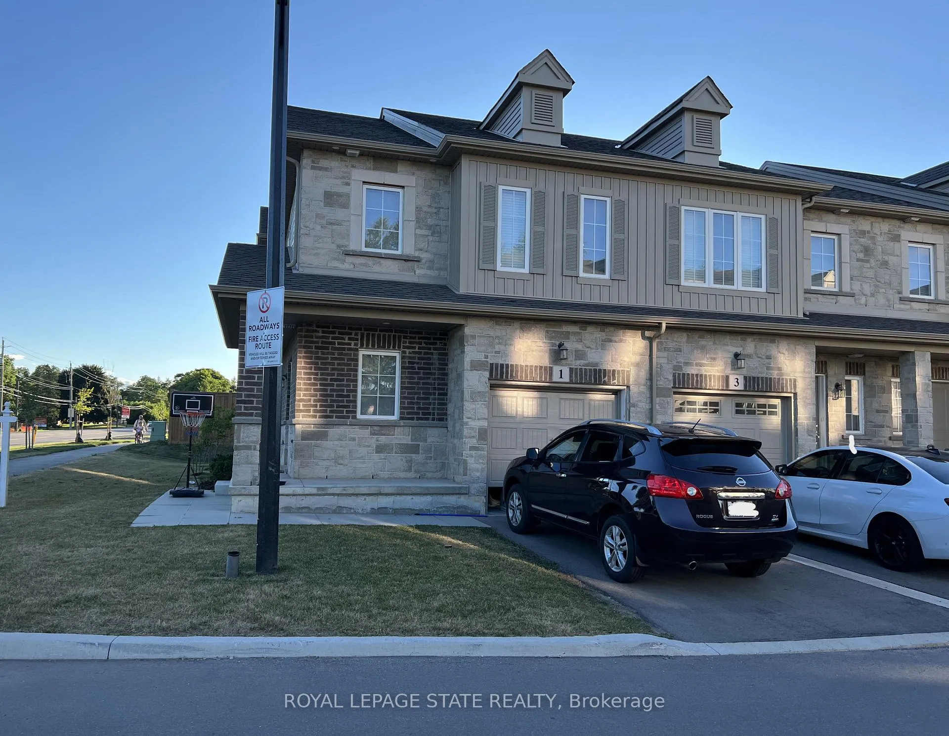 Photo 2 of 1 Garlent Avenue W, Hamilton, Ancaster — HOMEH