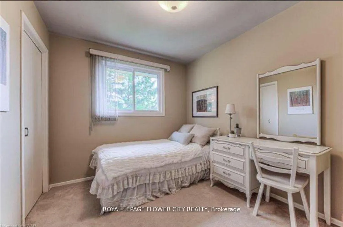 Photo 4 of 160 Westheights Drive, Kitchener — HOMEH