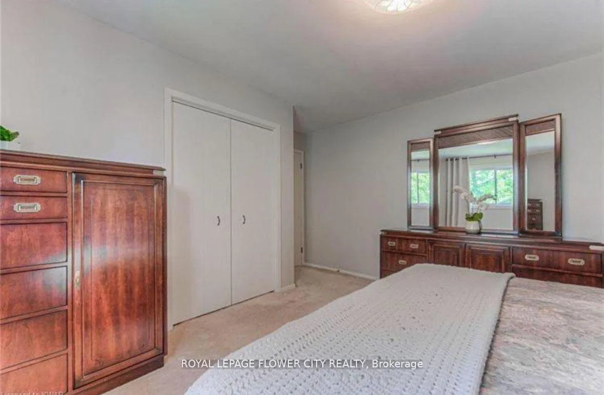 Photo 5 of 160 Westheights Drive, Kitchener — HOMEH