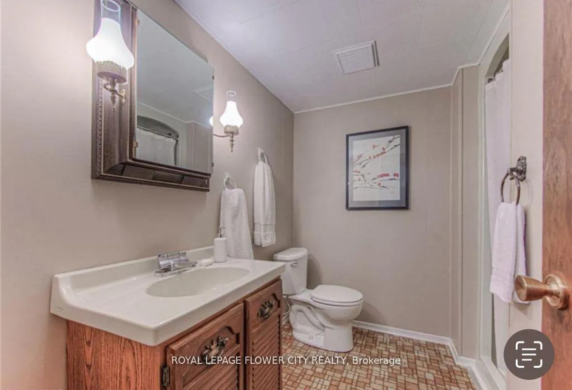 Photo 14 of 160 Westheights Drive, Kitchener — HOMEH