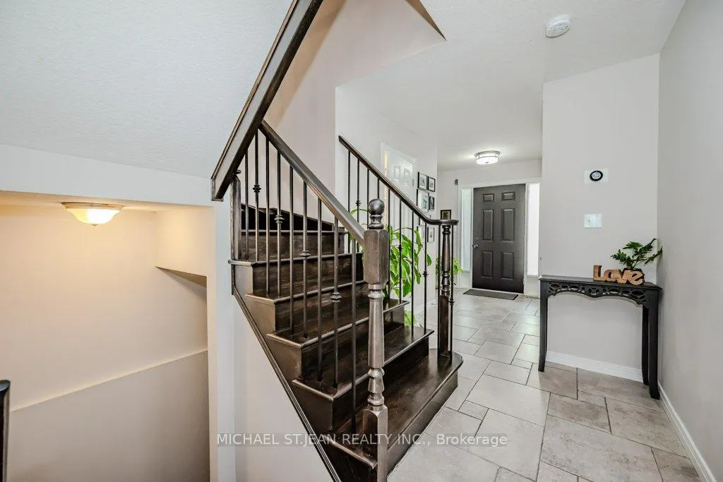 Photo 6 of 54 Geranium Avenue, Hamilton, Rural Glanbrook — HOMEH