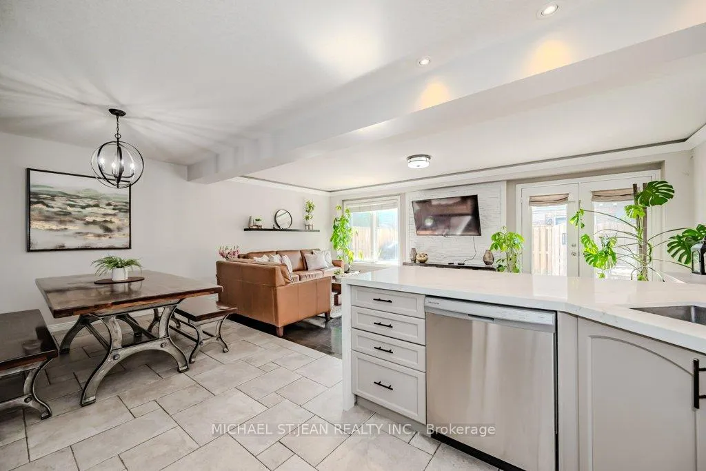 Photo 9 of 54 Geranium Avenue, Hamilton, Rural Glanbrook — HOMEH