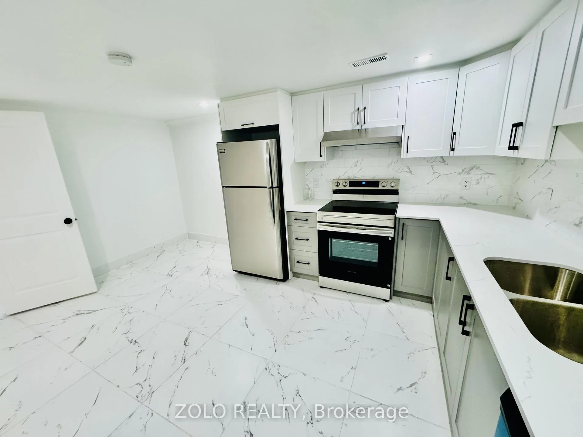 Photo 2 of Unit Lower / Basement, 285 West 31 Street, Hamilton, Gilbert — HOMEH