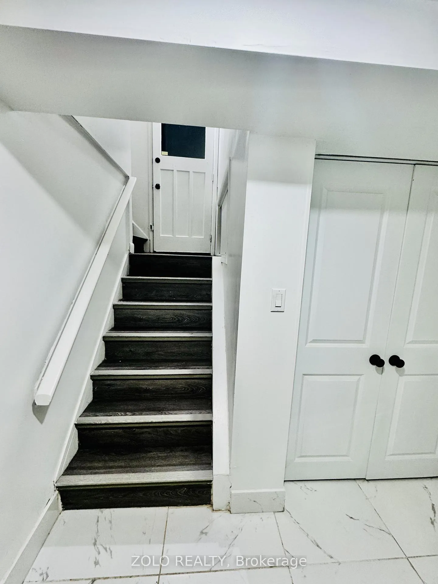 Photo 11 of Unit Lower / Basement, 285 West 31 Street, Hamilton, Gilbert — HOMEH