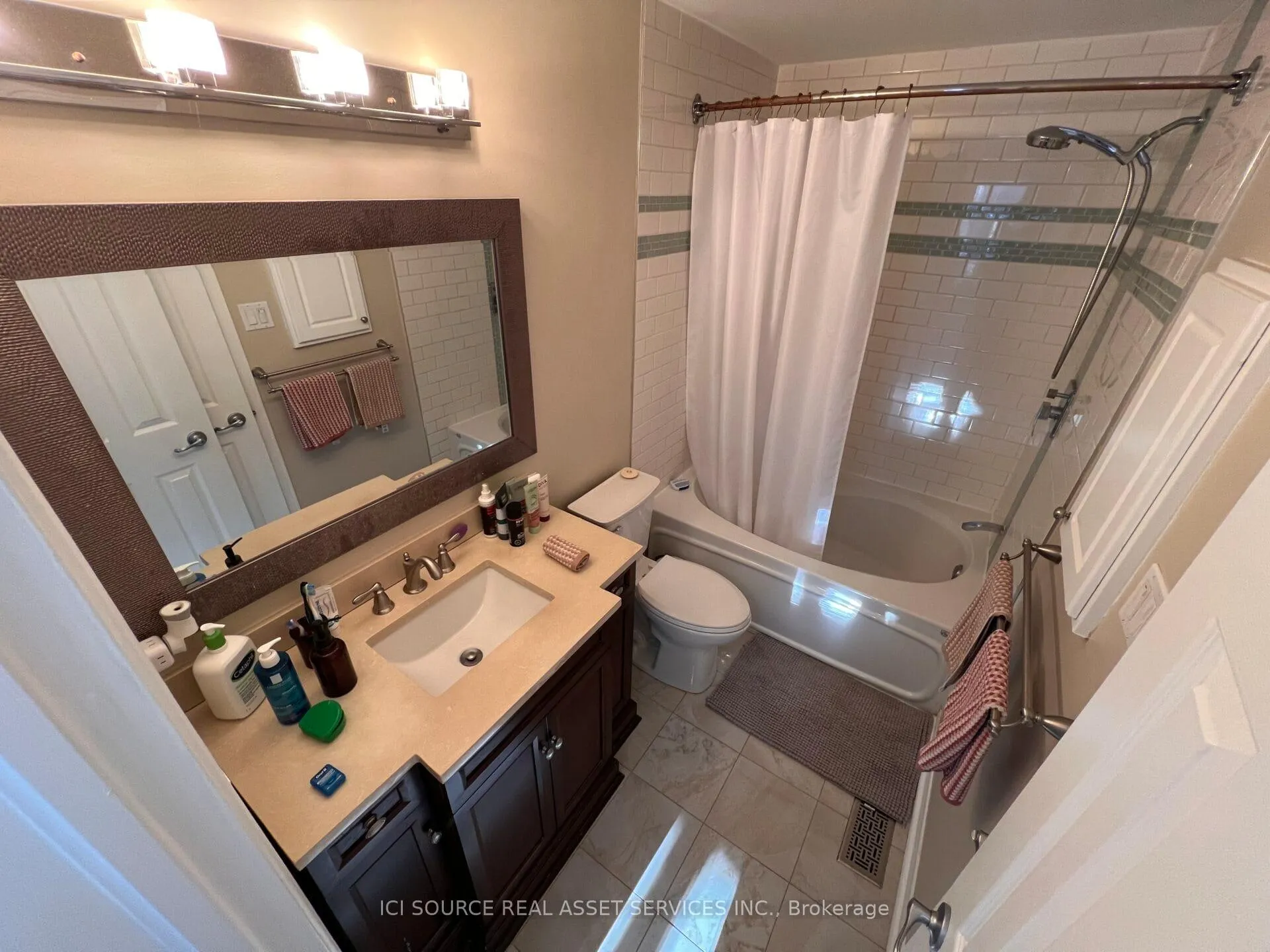 Photo 4 of 127 Gladeview Private, Ottawa, Upper Hunt Club — HOMEH