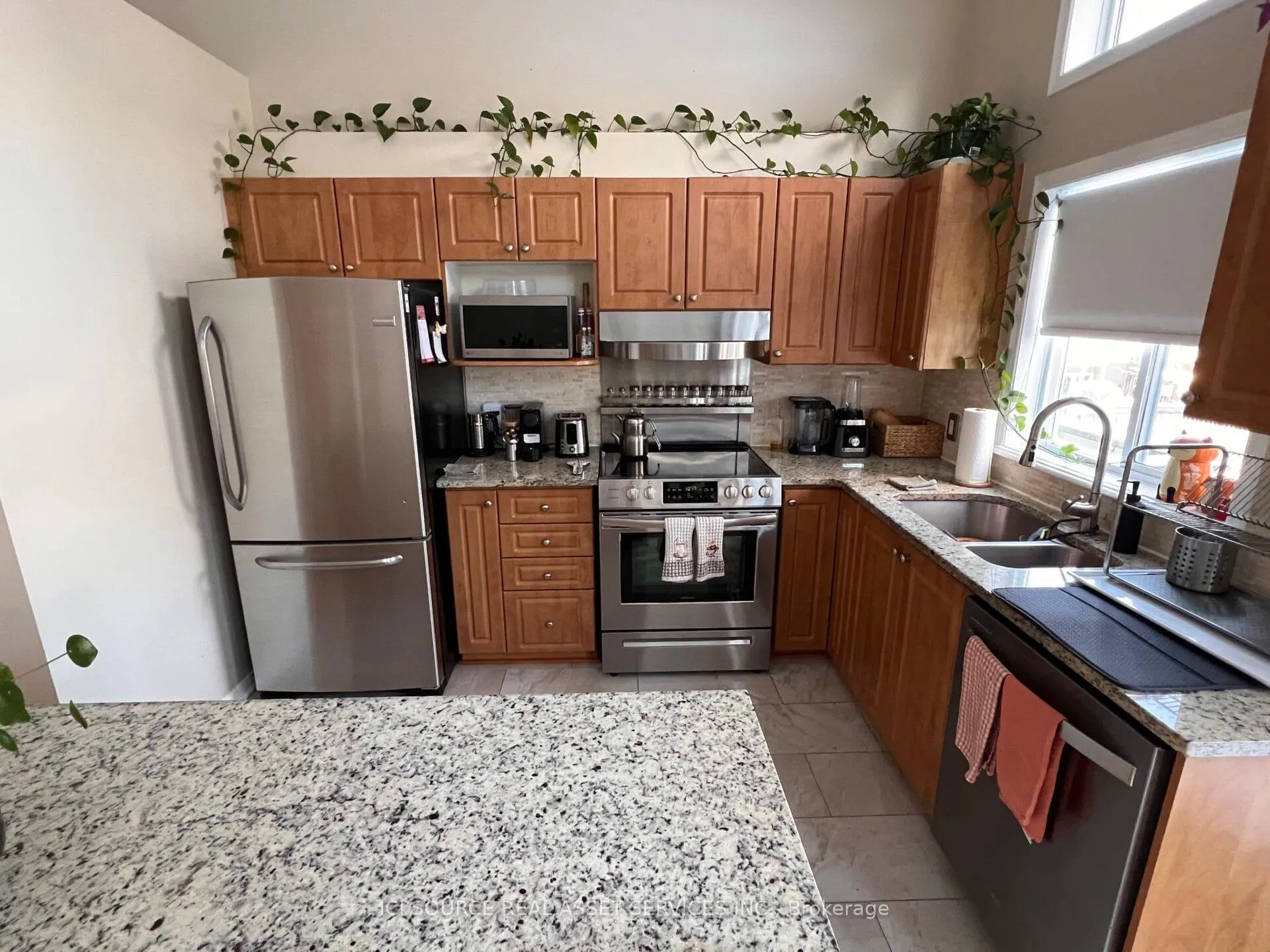 Photo 14 of 127 Gladeview Private, Ottawa, Upper Hunt Club — HOMEH