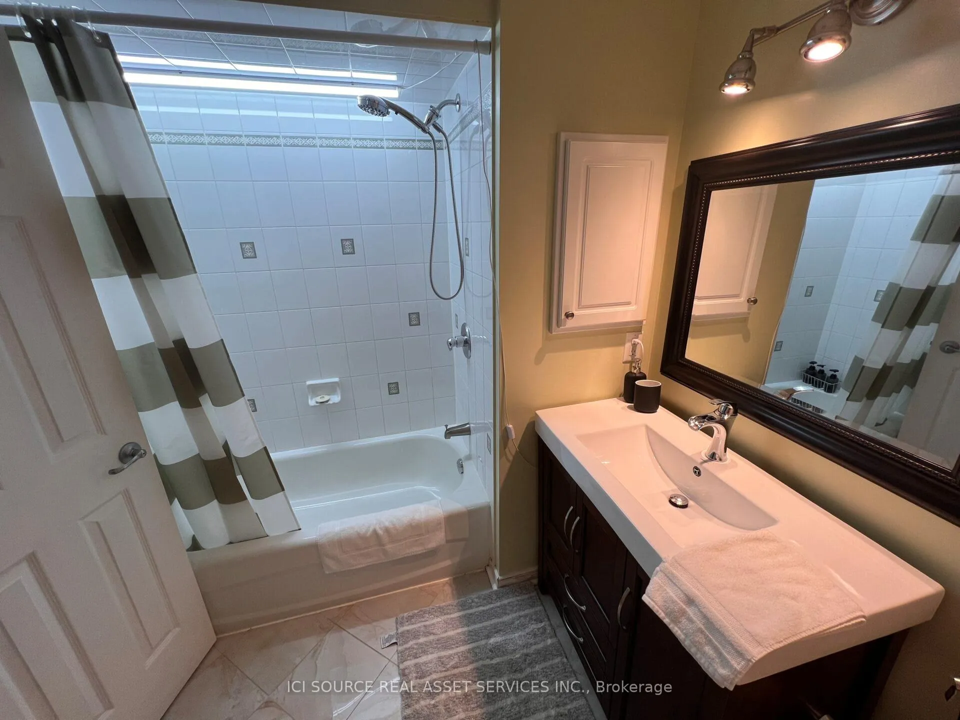 Photo 23 of 127 Gladeview Private, Ottawa, Upper Hunt Club — HOMEH
