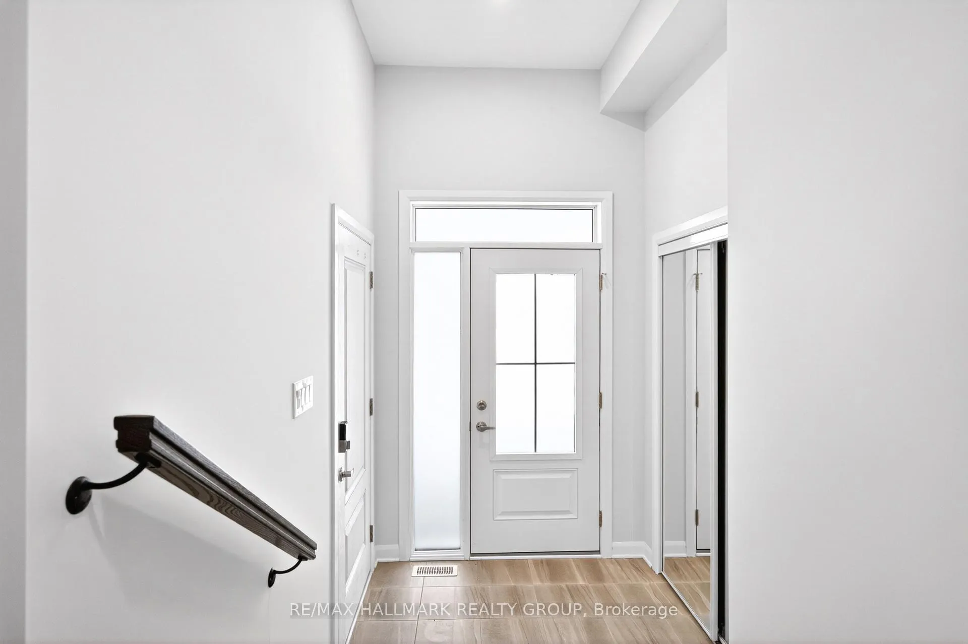 Photo 2 of 887 Eileen Vollick Crescent, Ottawa, Kanata - Morgan's Grant/South March — HOMEH