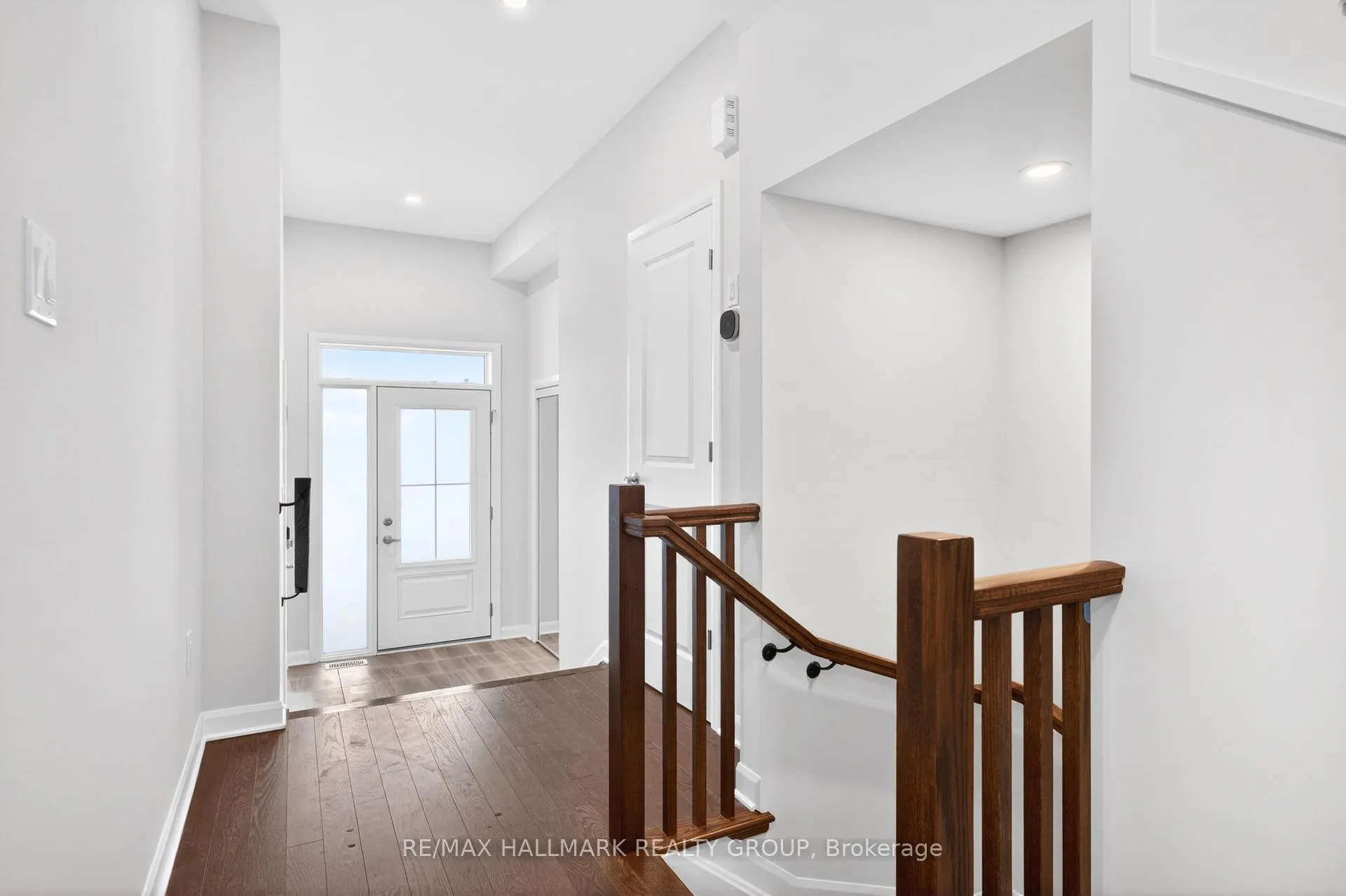 Photo 3 of 887 Eileen Vollick Crescent, Ottawa, Kanata - Morgan's Grant/South March — HOMEH