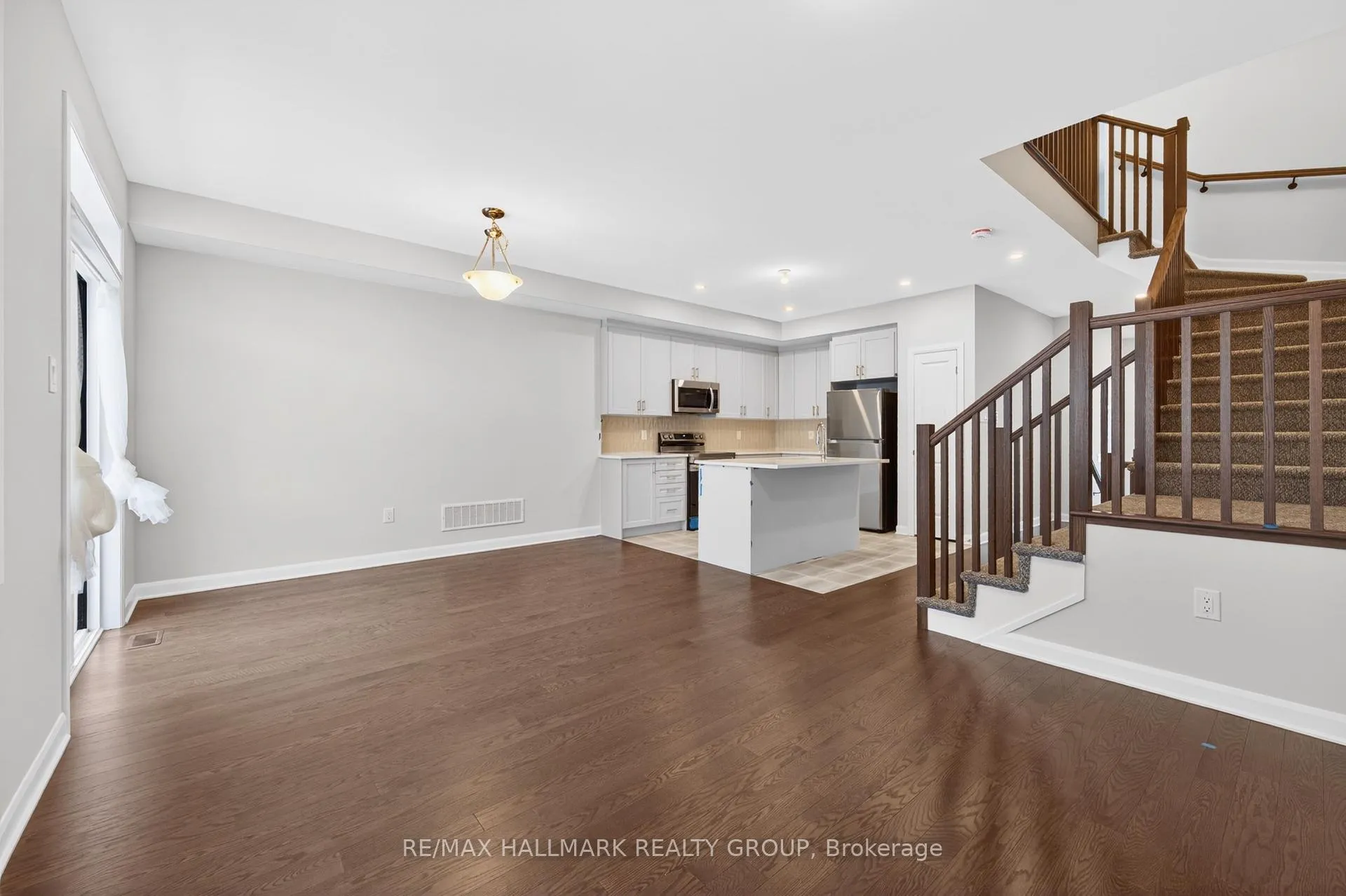 Photo 4 of 887 Eileen Vollick Crescent, Ottawa, Kanata - Morgan's Grant/South March — HOMEH