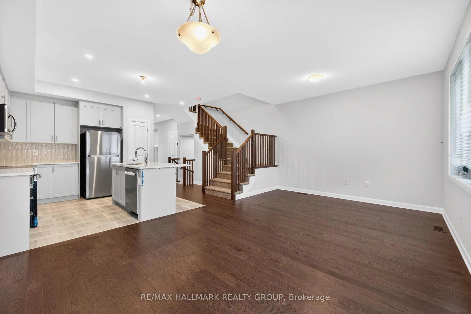Photo 5 of 887 Eileen Vollick Crescent, Ottawa, Kanata - Morgan's Grant/South March — HOMEH