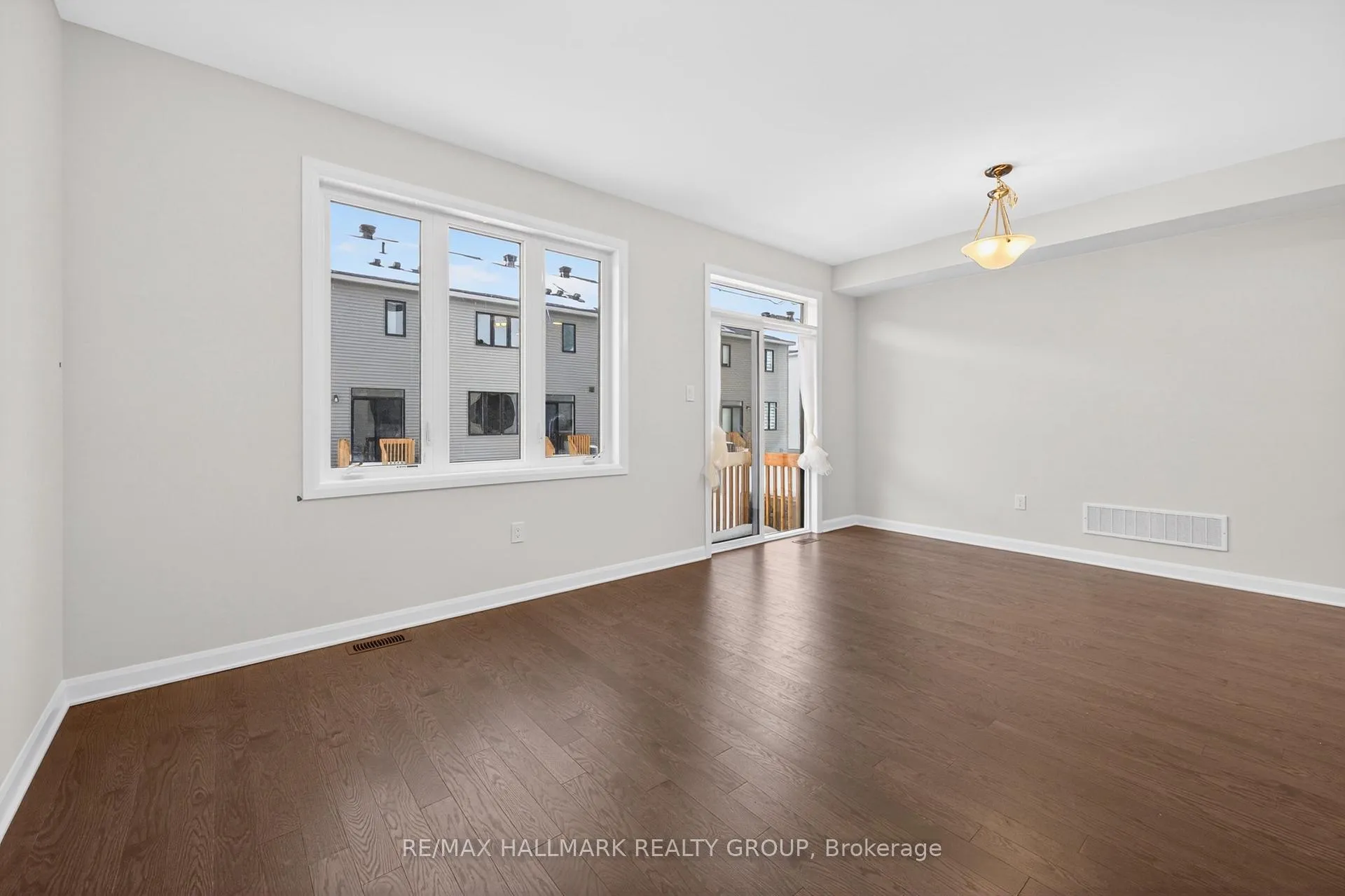 Photo 7 of 887 Eileen Vollick Crescent, Ottawa, Kanata - Morgan's Grant/South March — HOMEH