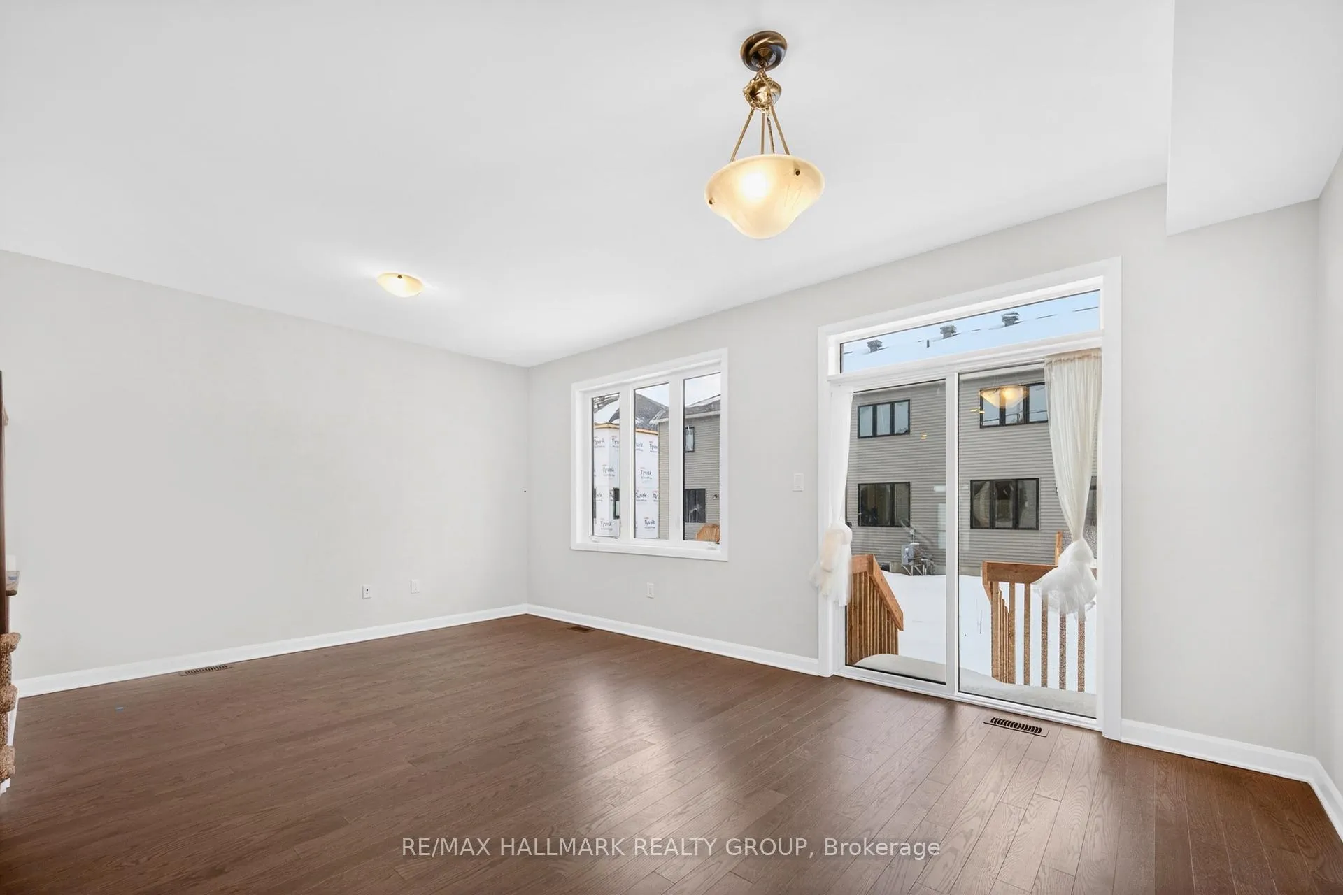 Photo 8 of 887 Eileen Vollick Crescent, Ottawa, Kanata - Morgan's Grant/South March — HOMEH