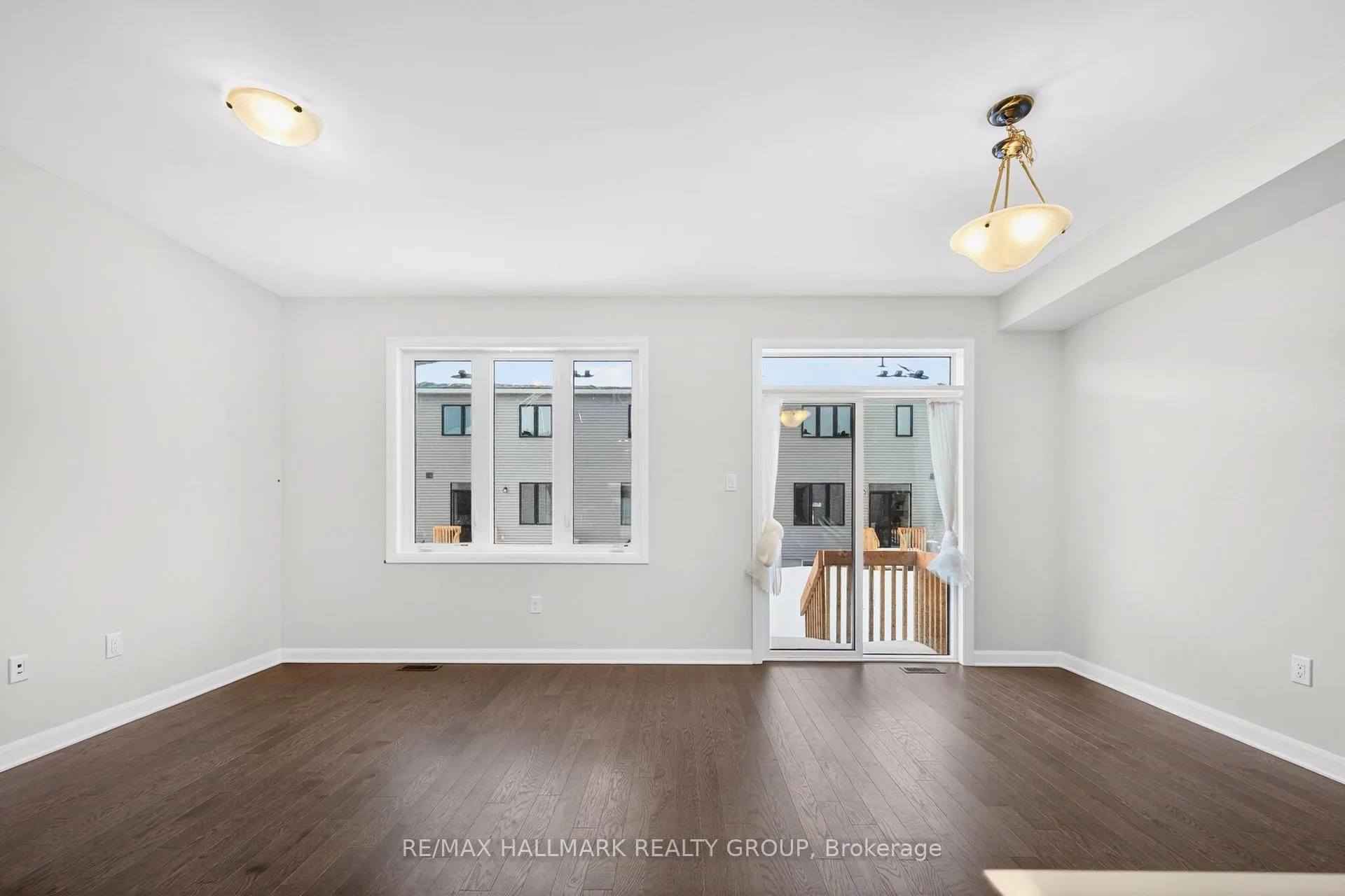 Photo 9 of 887 Eileen Vollick Crescent, Ottawa, Kanata - Morgan's Grant/South March — HOMEH