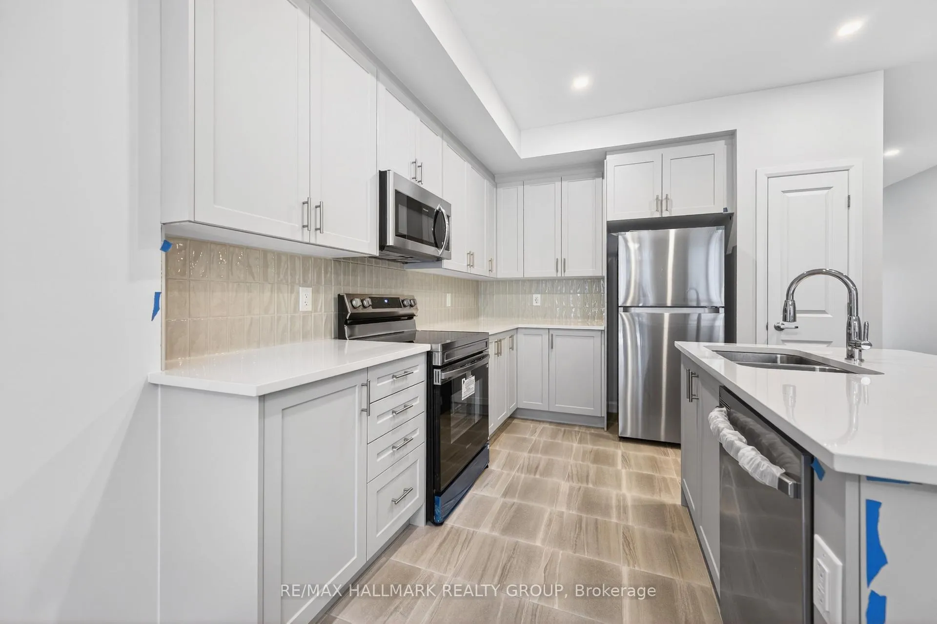 Photo 11 of 887 Eileen Vollick Crescent, Ottawa, Kanata - Morgan's Grant/South March — HOMEH