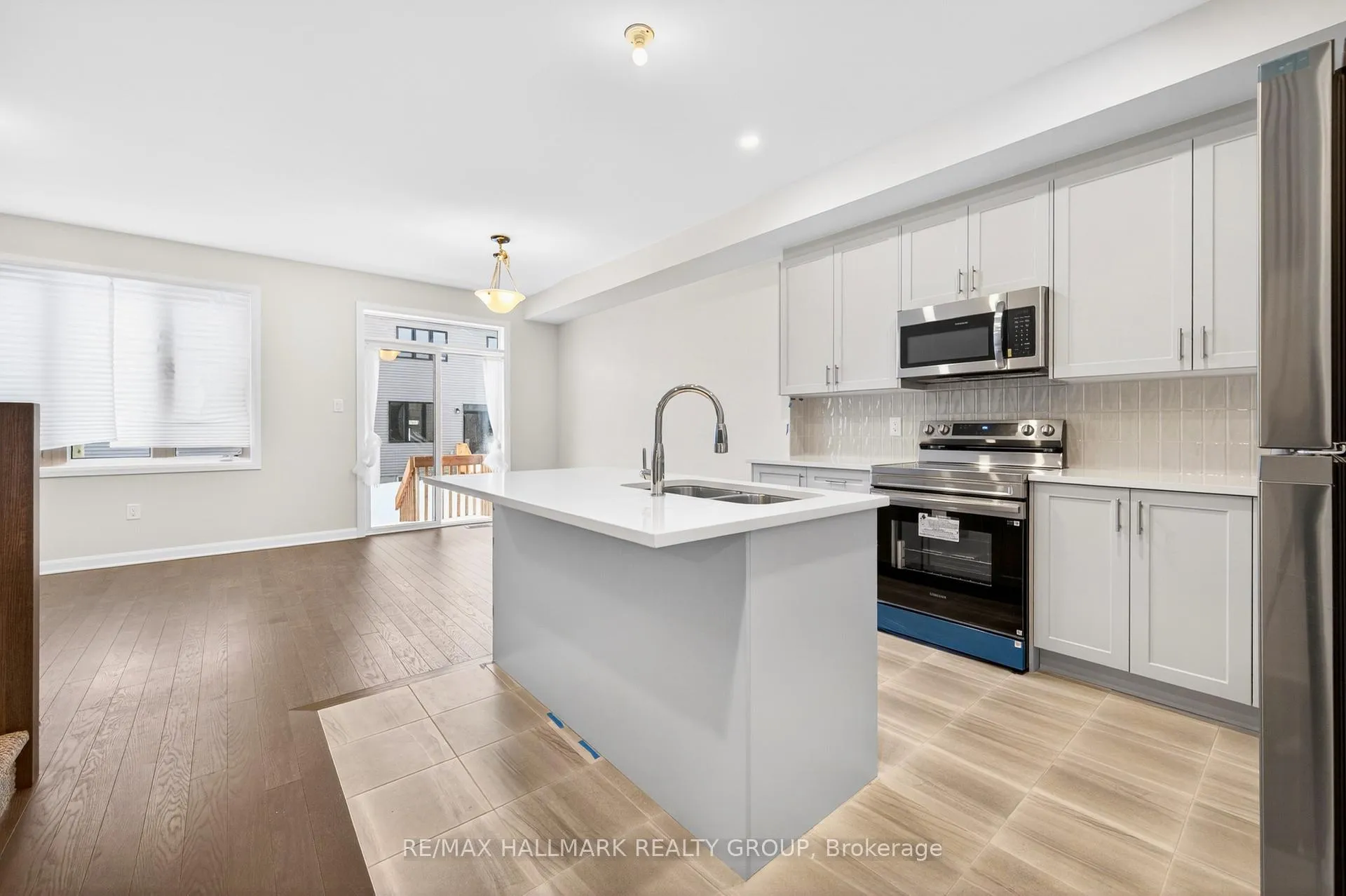 Photo 14 of 887 Eileen Vollick Crescent, Ottawa, Kanata - Morgan's Grant/South March — HOMEH