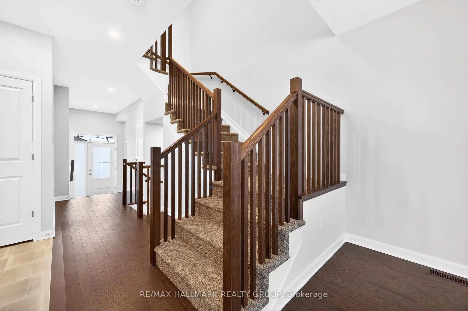 Photo 17 of 887 Eileen Vollick Crescent, Ottawa, Kanata - Morgan's Grant/South March — HOMEH