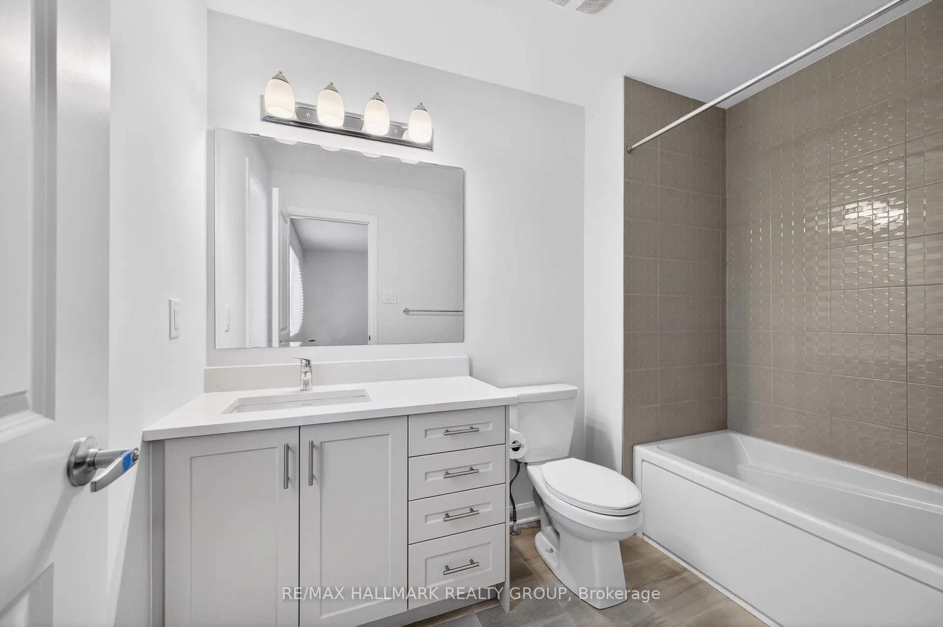 Photo 22 of 887 Eileen Vollick Crescent, Ottawa, Kanata - Morgan's Grant/South March — HOMEH