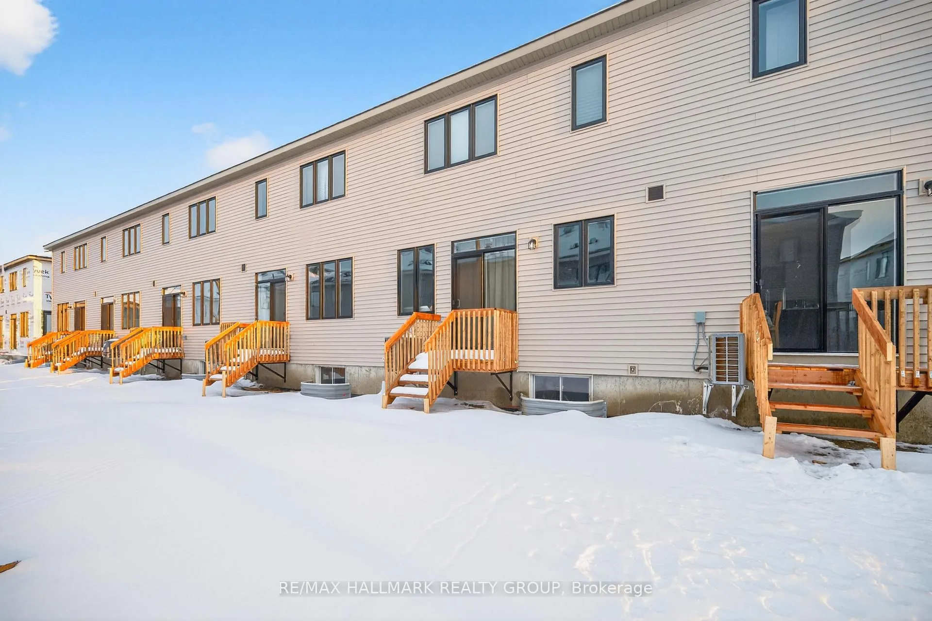 Photo 36 of 887 Eileen Vollick Crescent, Ottawa, Kanata - Morgan's Grant/South March — HOMEH