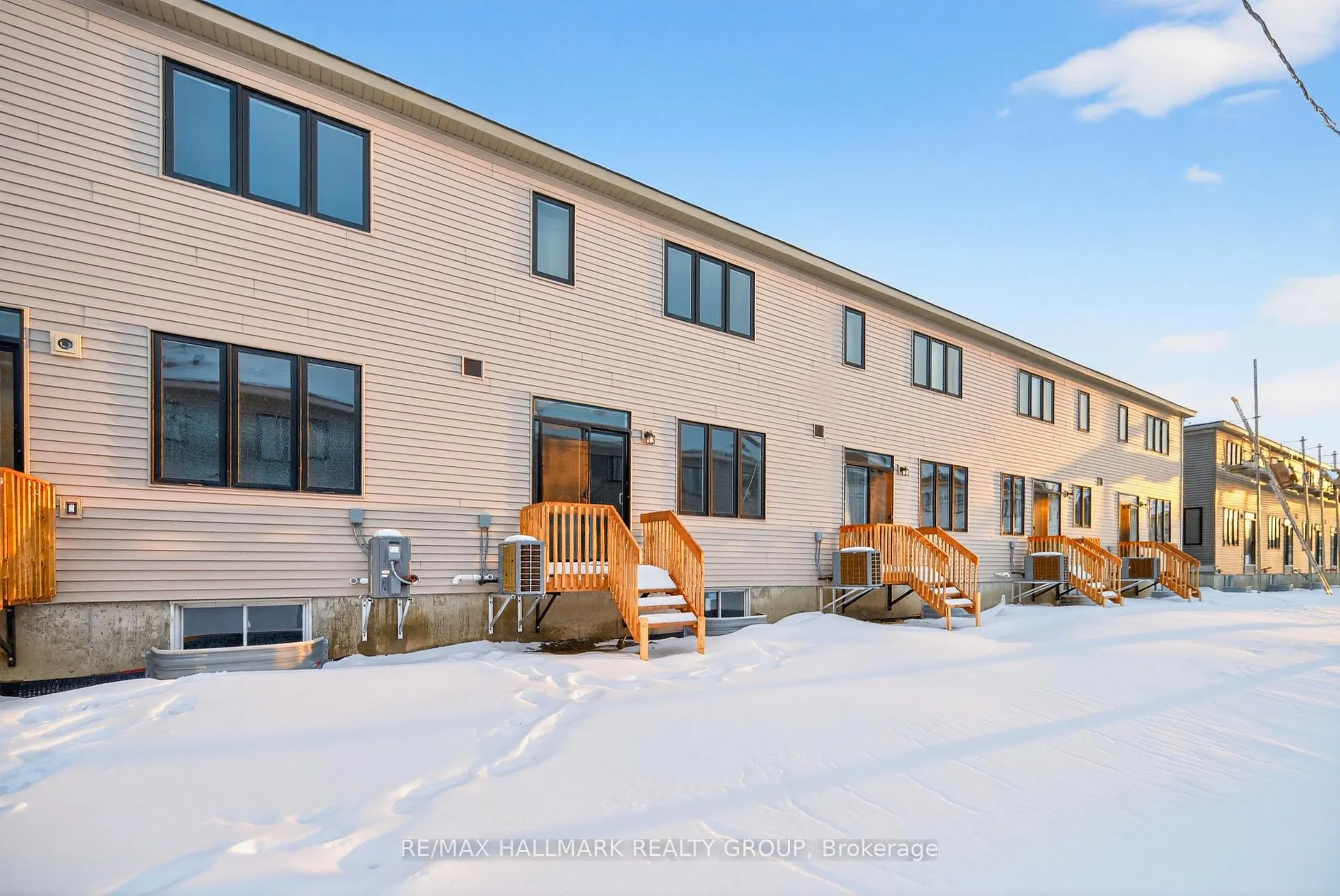 Photo 37 of 887 Eileen Vollick Crescent, Ottawa, Kanata - Morgan's Grant/South March — HOMEH