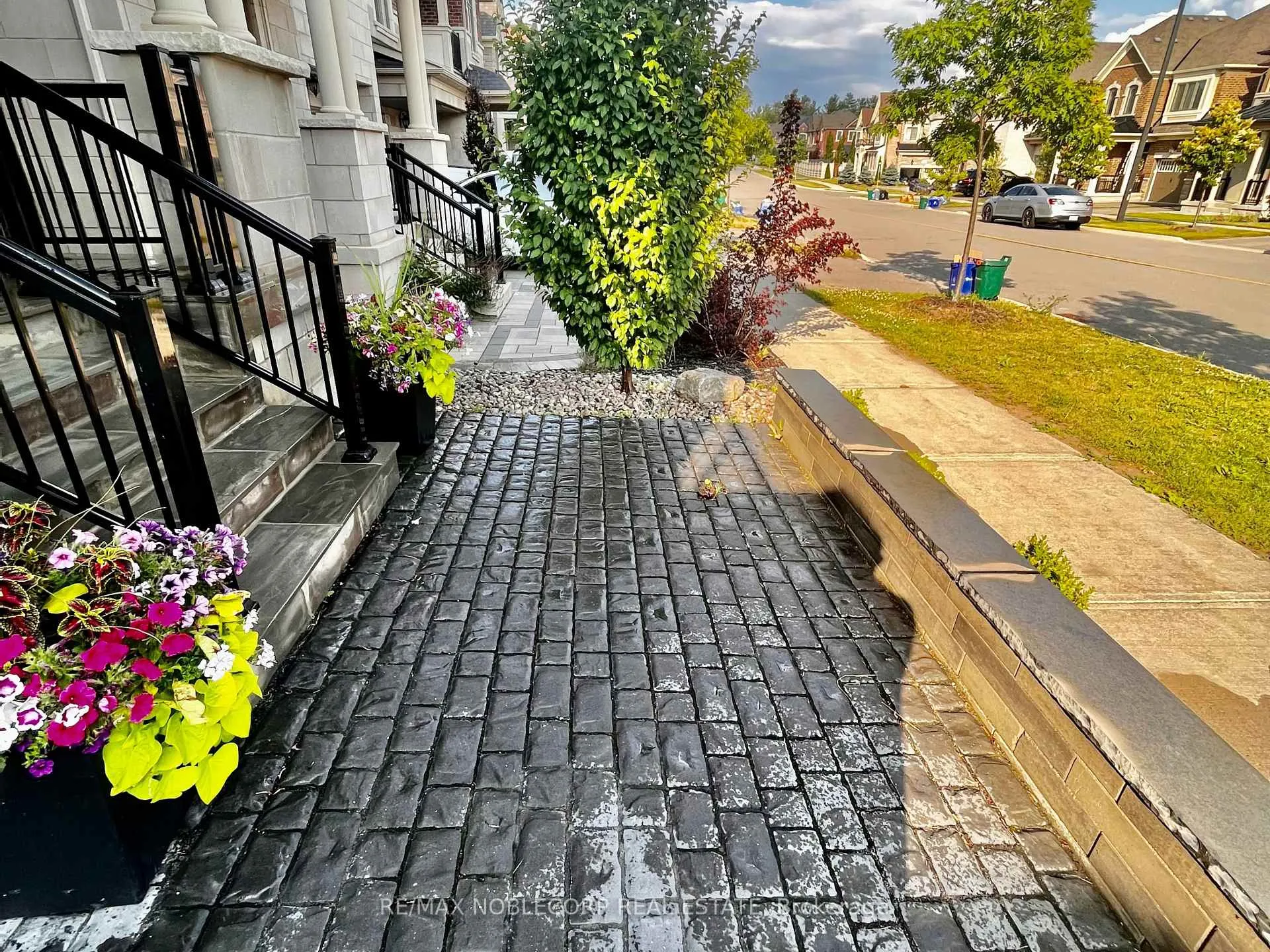 Photo 3 of 80 Pierre Berton Boulevard, Vaughan, Kleinburg — HOMEH