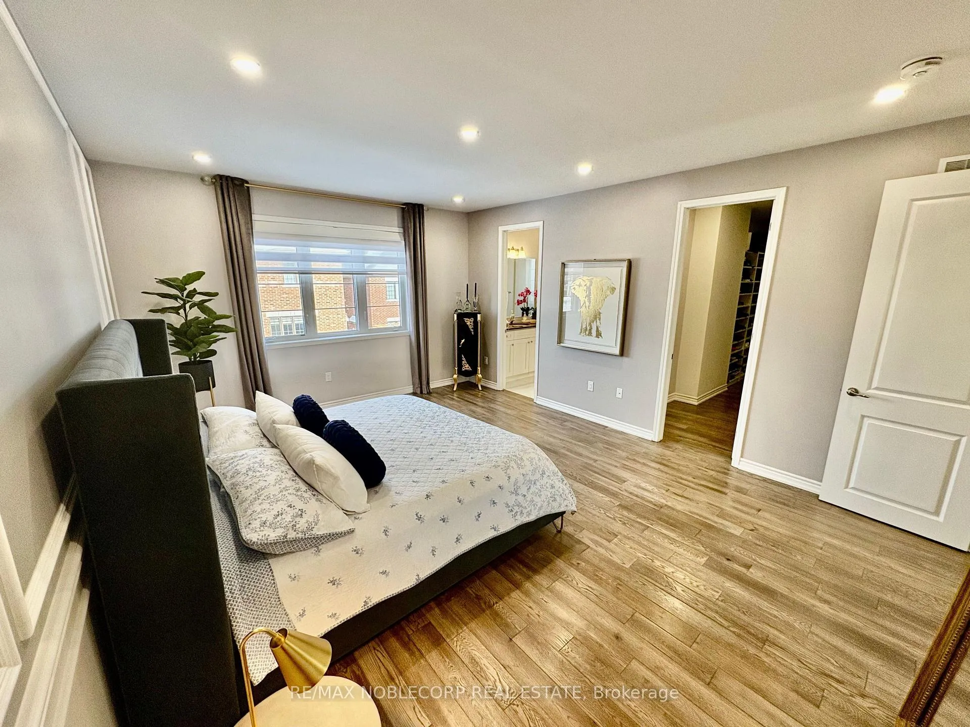 Photo 32 of 80 Pierre Berton Boulevard, Vaughan, Kleinburg — HOMEH