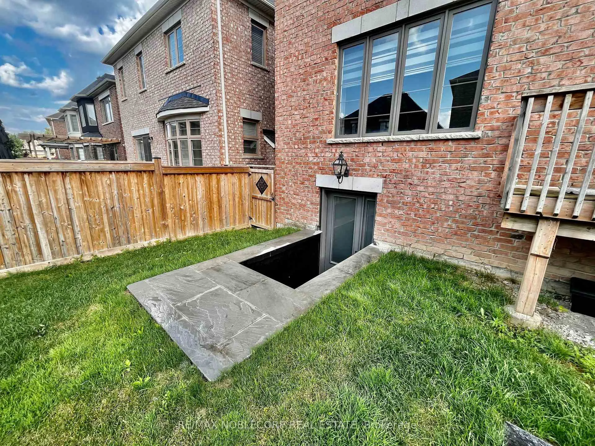 Photo 48 of 80 Pierre Berton Boulevard, Vaughan, Kleinburg — HOMEH