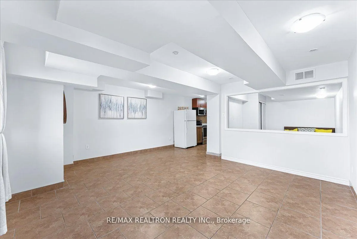 Photo 6 of Unit bsmnt, 118 Catalpa Crescent, Vaughan, Patterson — HOMEH