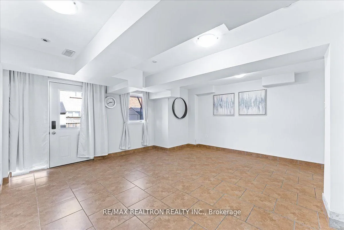 Photo 7 of Unit bsmnt, 118 Catalpa Crescent, Vaughan, Patterson — HOMEH