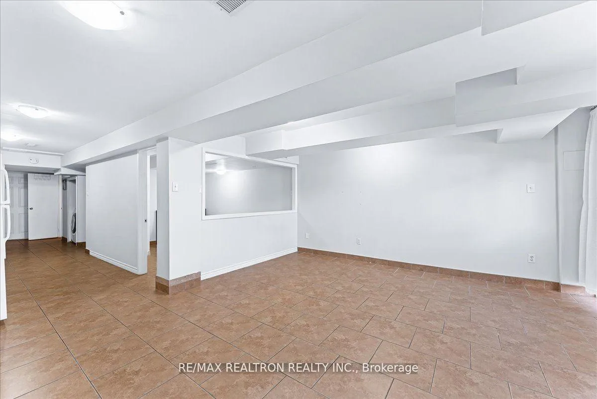 Photo 8 of Unit bsmnt, 118 Catalpa Crescent, Vaughan, Patterson — HOMEH