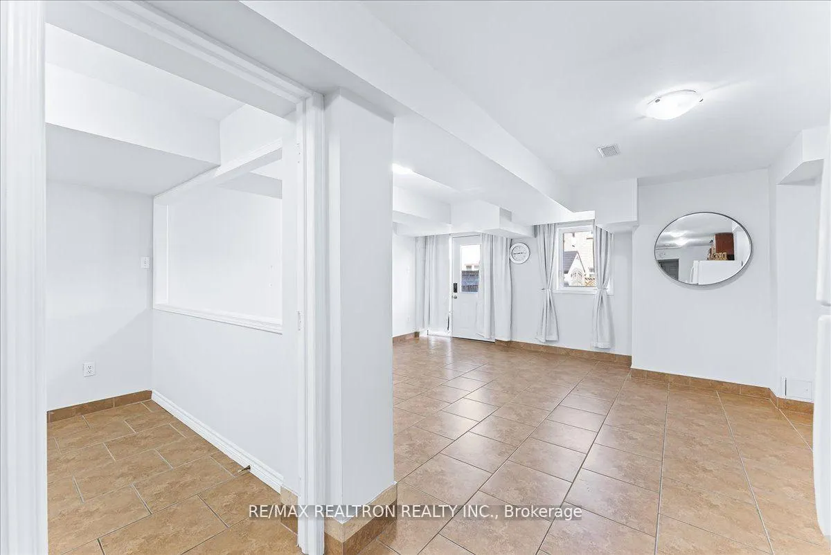 Photo 14 of Unit bsmnt, 118 Catalpa Crescent, Vaughan, Patterson — HOMEH