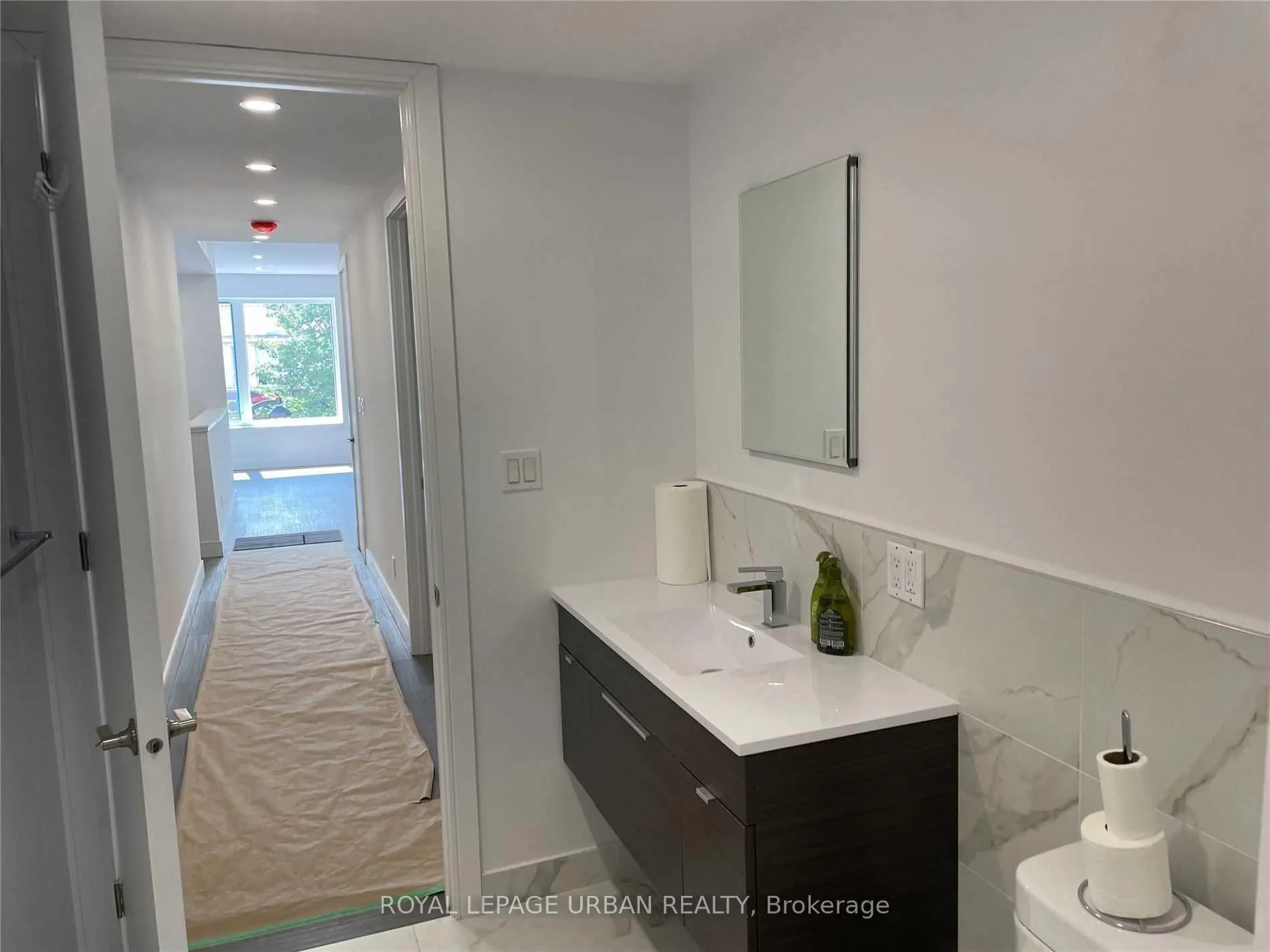Photo 6 of Unit Unit 1, 460 Danforth Avenue, Toronto, Danforth — HOMEH